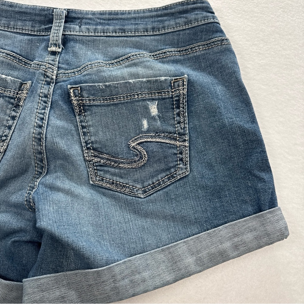 Silver Jeans BoyFriend Jean Shorts Women's 27 Distressed Cuffed 4” Med Fade EUC - Picture 6 of 12